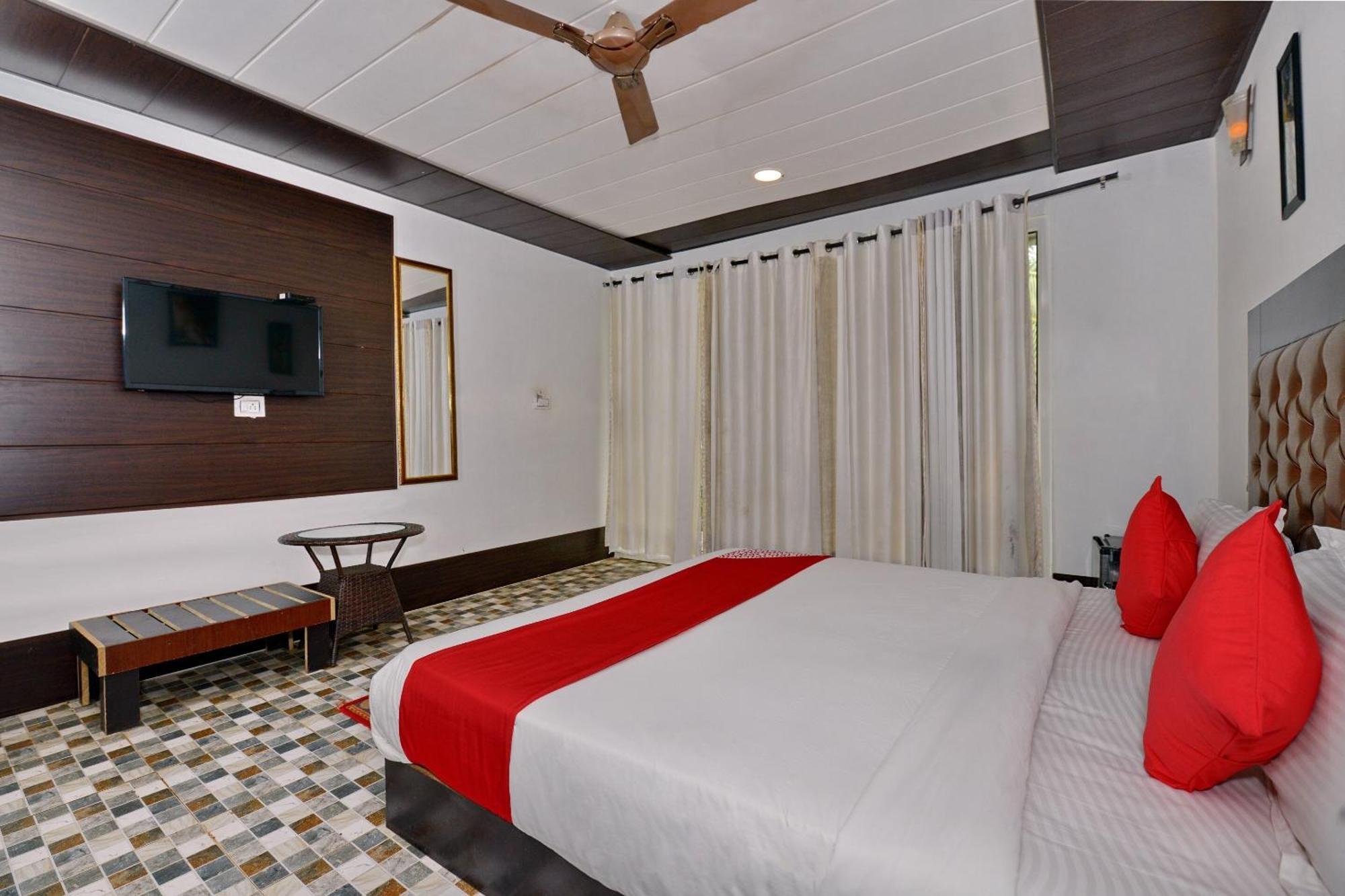 Collection O Retreat Morjim Resort Ngoại thất bức ảnh
